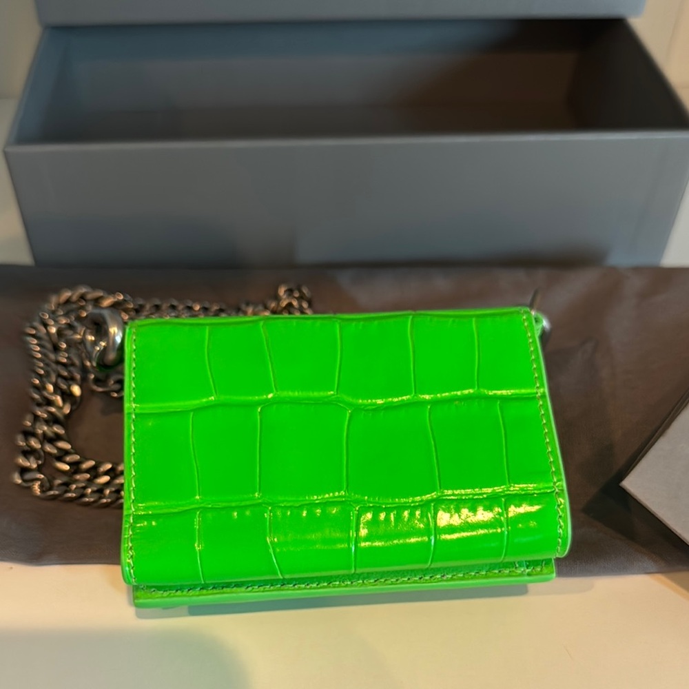 Balenciaga croc embossed Leather Minaudiere with chain - Picture 2 of 7